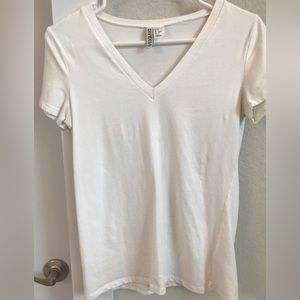 Basic White V-neck Stretchy Tee Size Small